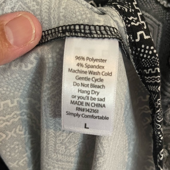 Lularoe Irma top. Size large, nice laying fabric - Picture 5 of 5